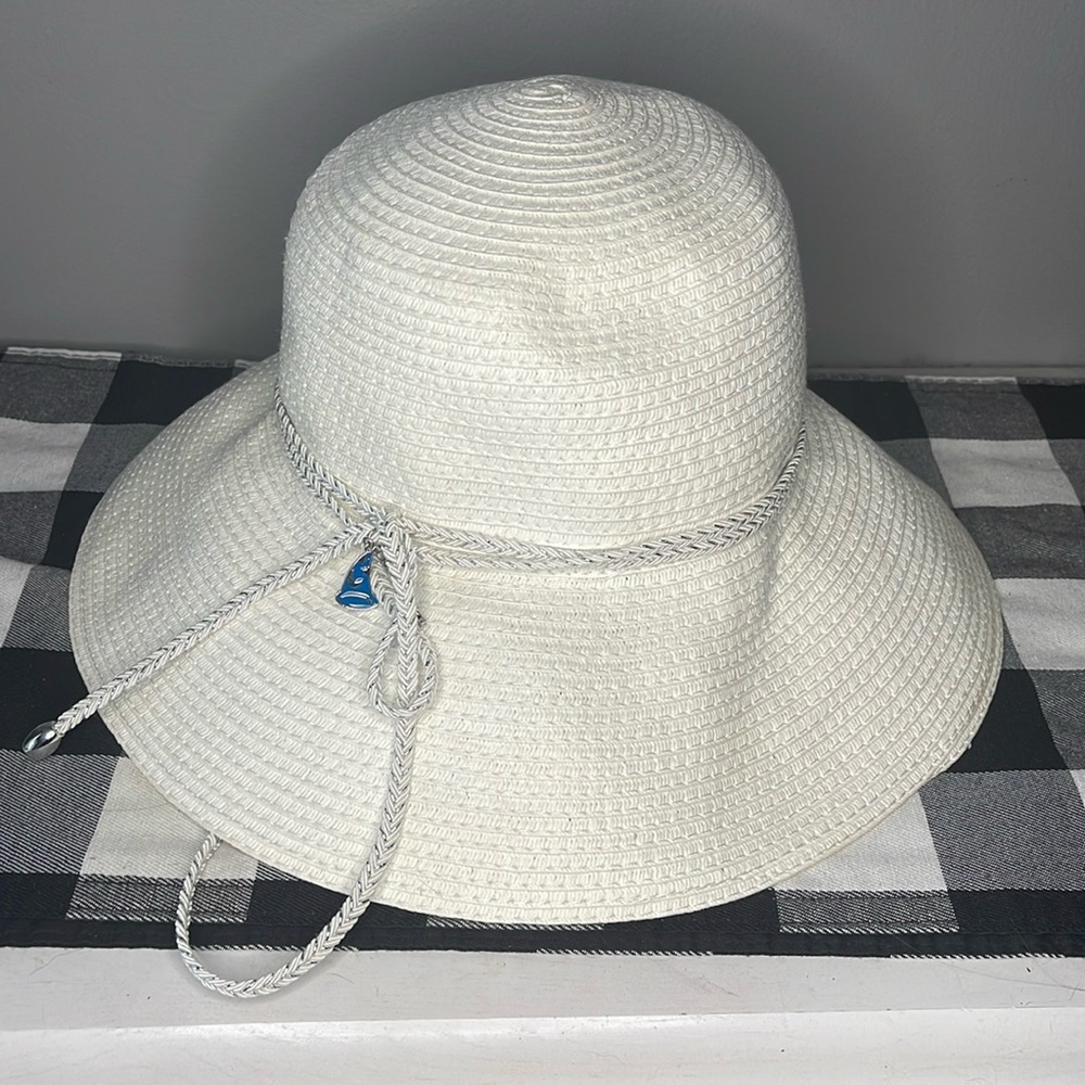Disney Parks White Sun Hat with‎ Sorcerer Mickey Charm and 2017 Charm.